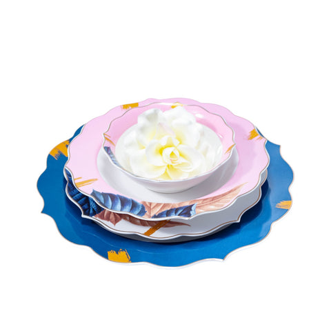 SERVICE 24 PCS FOND BLANC BLEU FEUILLE ROSE L'Atelier de Dadi - vaisselle de luxe - Dakar - Senegal